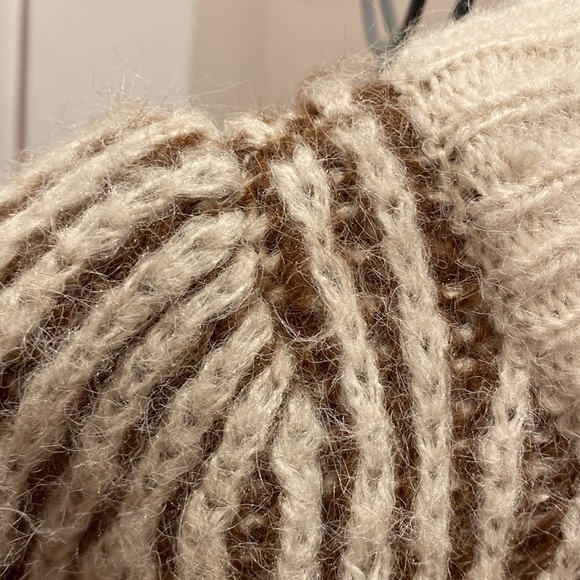 NWT sweater - Picture 4 of 6